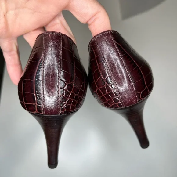 Talbots croc embossed brown stilletto heels - Picture 5 of 10